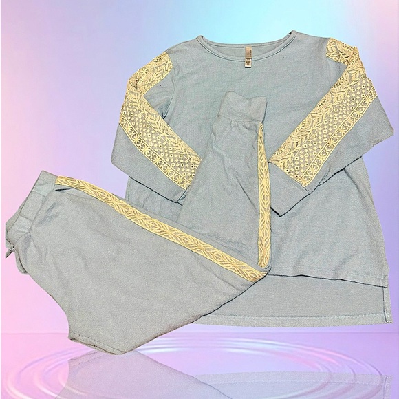 Other - Flora Nikrooz Loungewear Set